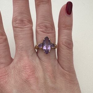Elegant Vintage Amethyst and Gold Women's Ring